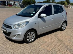 Used 2014 Hyundai i10 for sale in Cape Town, photo 2